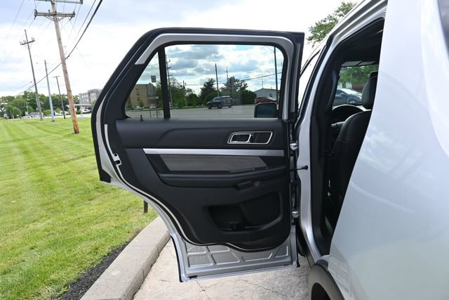 Used 2017 Ford Explorer XLT w/ Equipment Group 202A AWD/4WD image 23