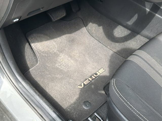 Used 2021 Hyundai Venue SEL FWD image 14