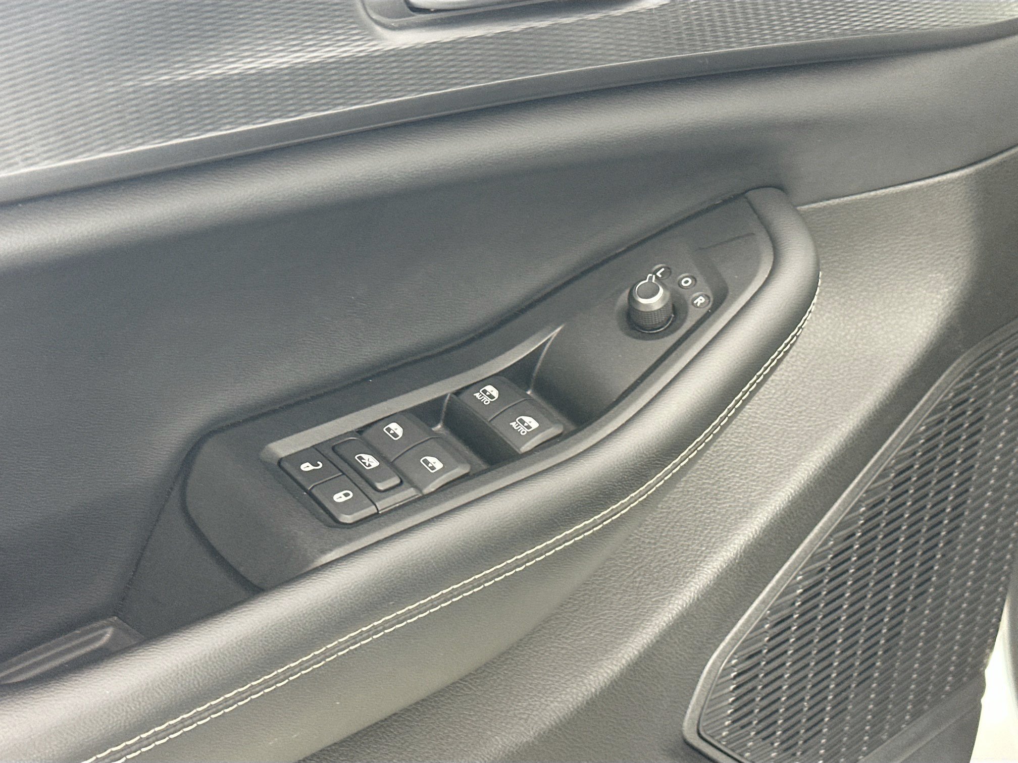 Used 2023 Jeep Grand Cherokee L Laredo RWD image 17