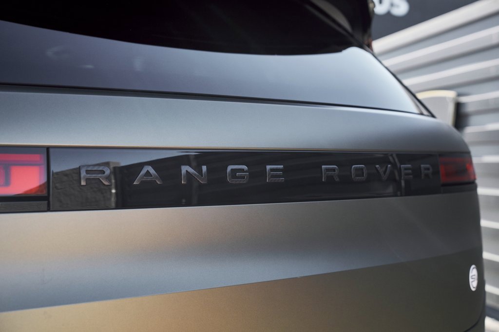 Used 2024 Land Rover Range Rover Sport SV Edition One Carbon Bronze image 11