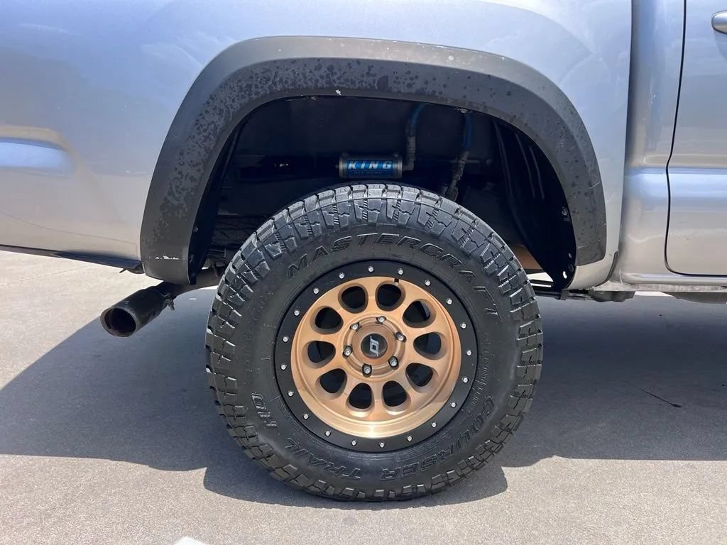 Used 2017 Toyota Tacoma TRD Off-Road RWD image 11