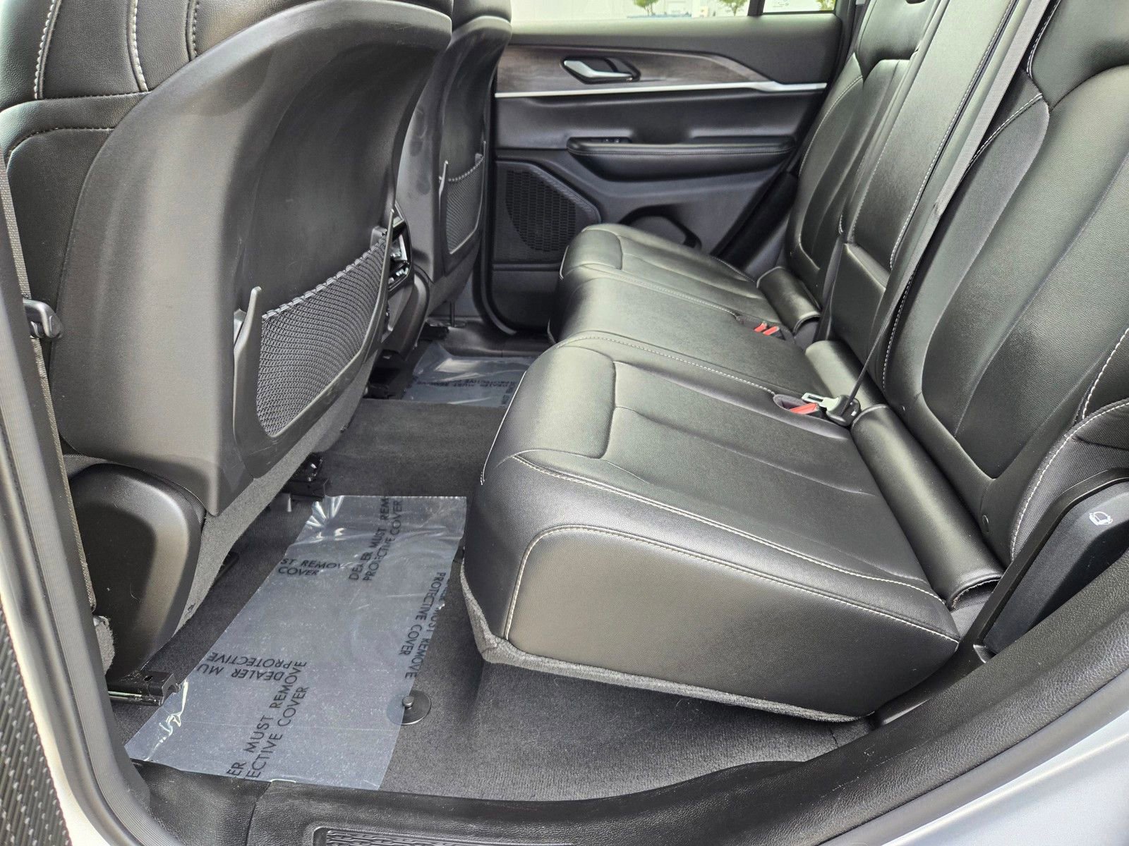 Used 2024 Jeep Grand Cherokee Limited AWD/4WD image 10