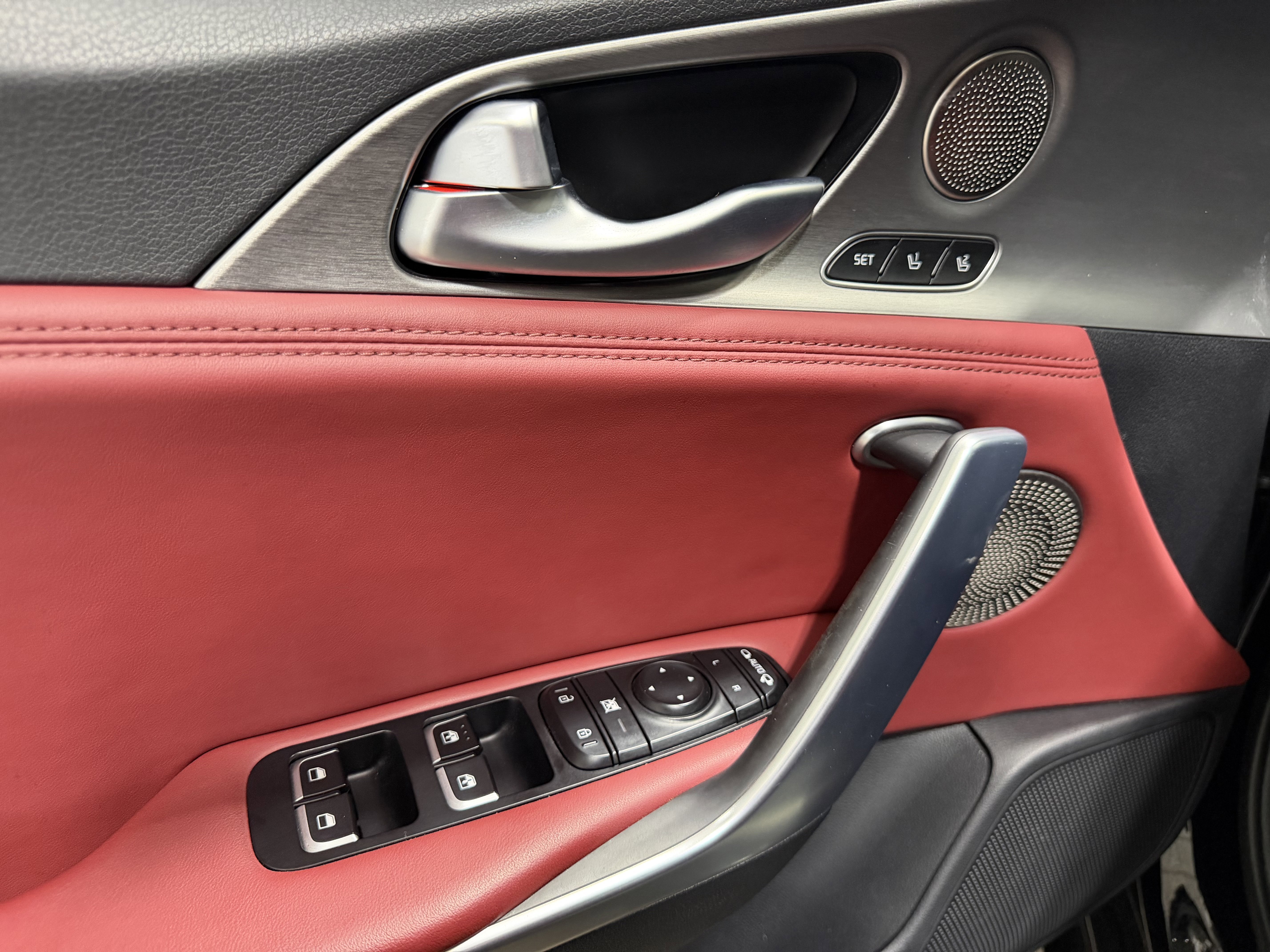 Used 2018 Kia Stinger GT1 RWD image 10
