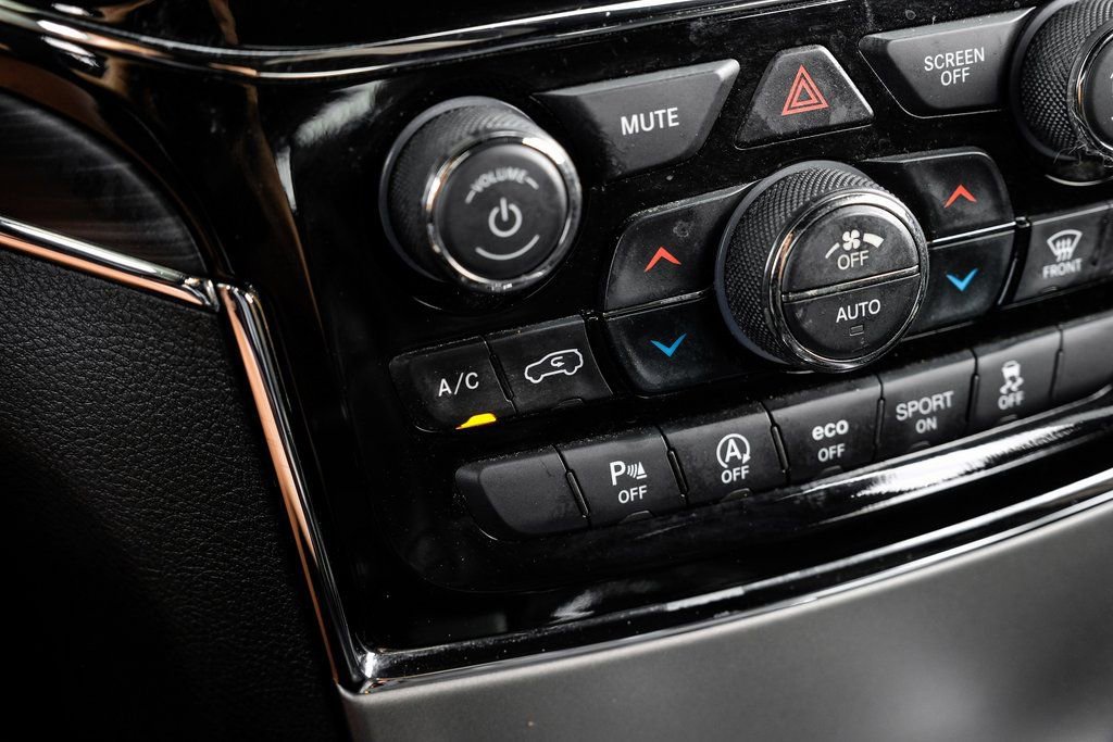 Used 2022 Jeep Grand Cherokee Limited w/ Tech Group image 37