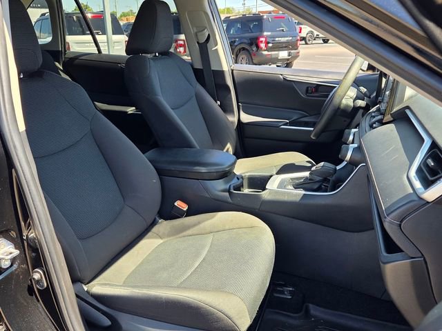 Used 2022 Toyota RAV4 LE image 16