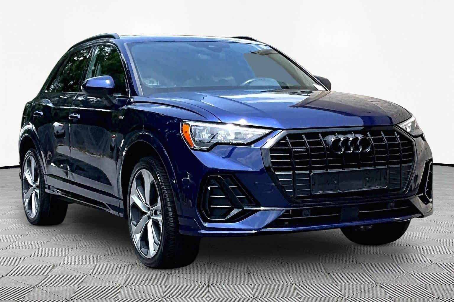 Used 2021 Audi Q3 2.0T Premium w/ 20" Wheel Package AWD/4WD image 3