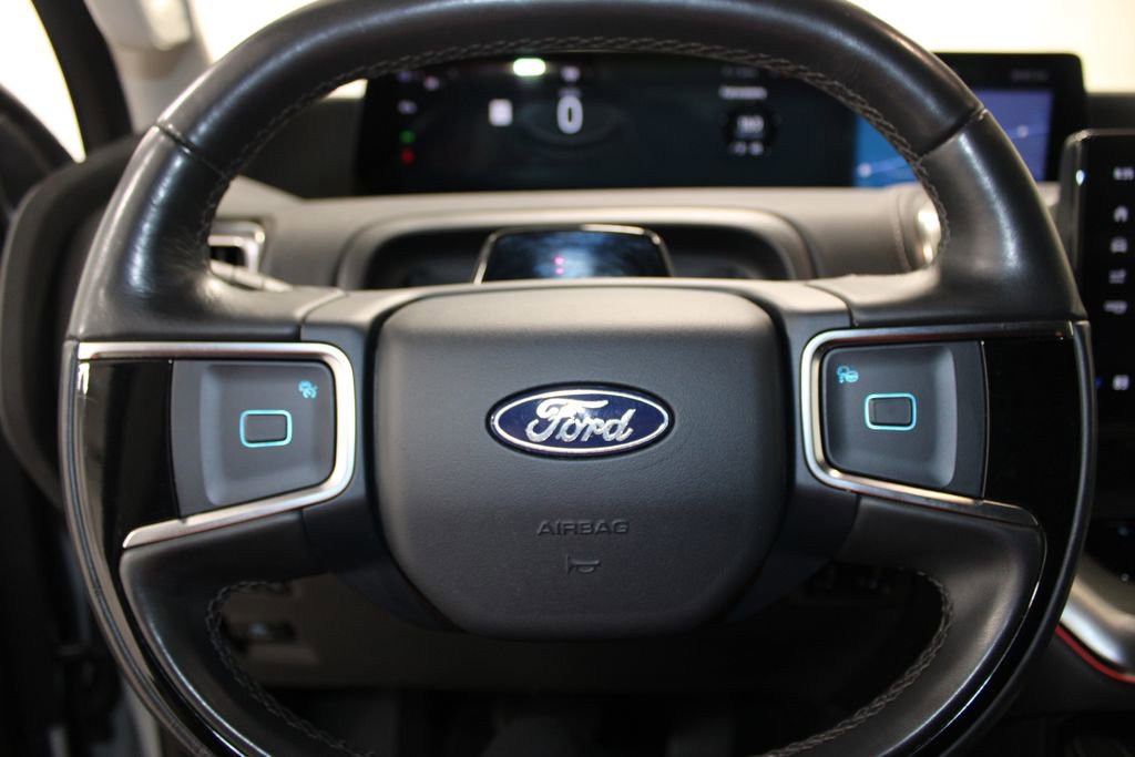 Used 2025 Ford Expedition Platinum image 49