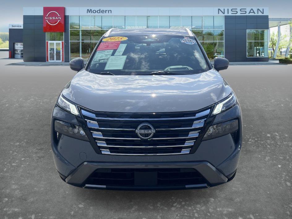 Certified 2025 Nissan Rogue SL w/ Tech Package FWD image 2