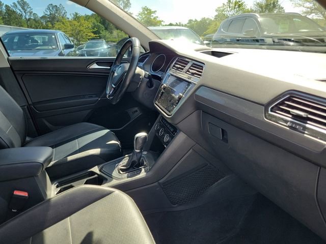Used 2018 Volkswagen Tiguan SEL FWD image 32