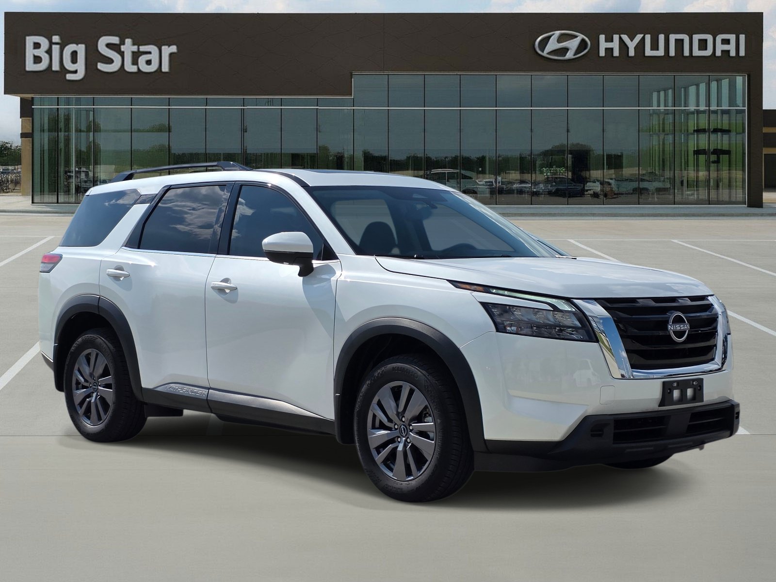 Used 2025 Nissan Pathfinder SV w/ SV Premium Package FWD image 6
