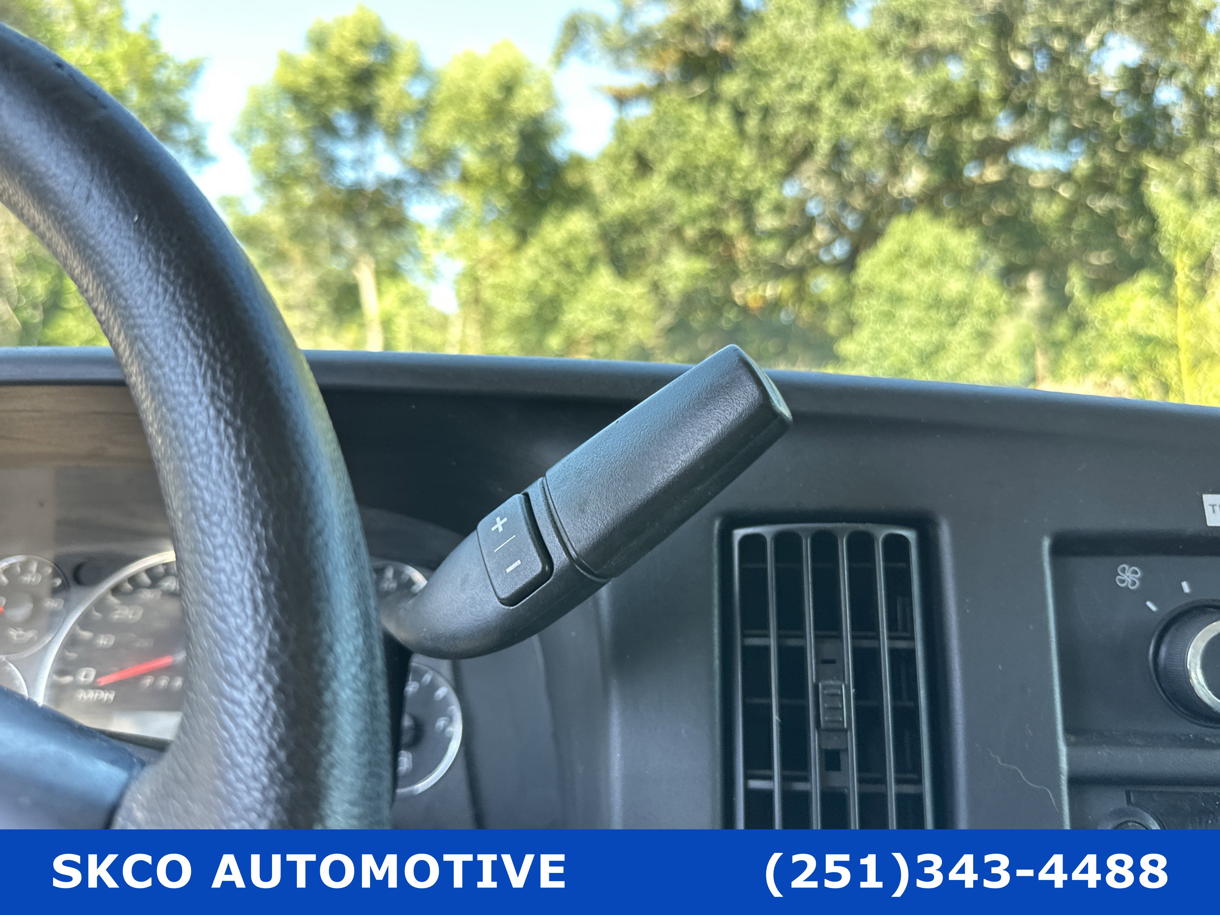 Used 2015 Chevrolet Express 2500 image 22