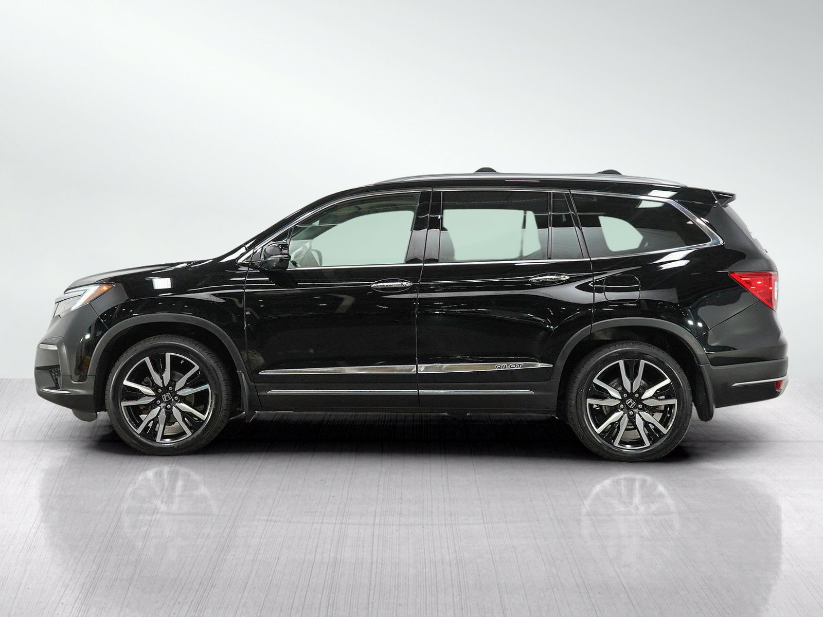 Used 2019 Honda Pilot Touring image 2