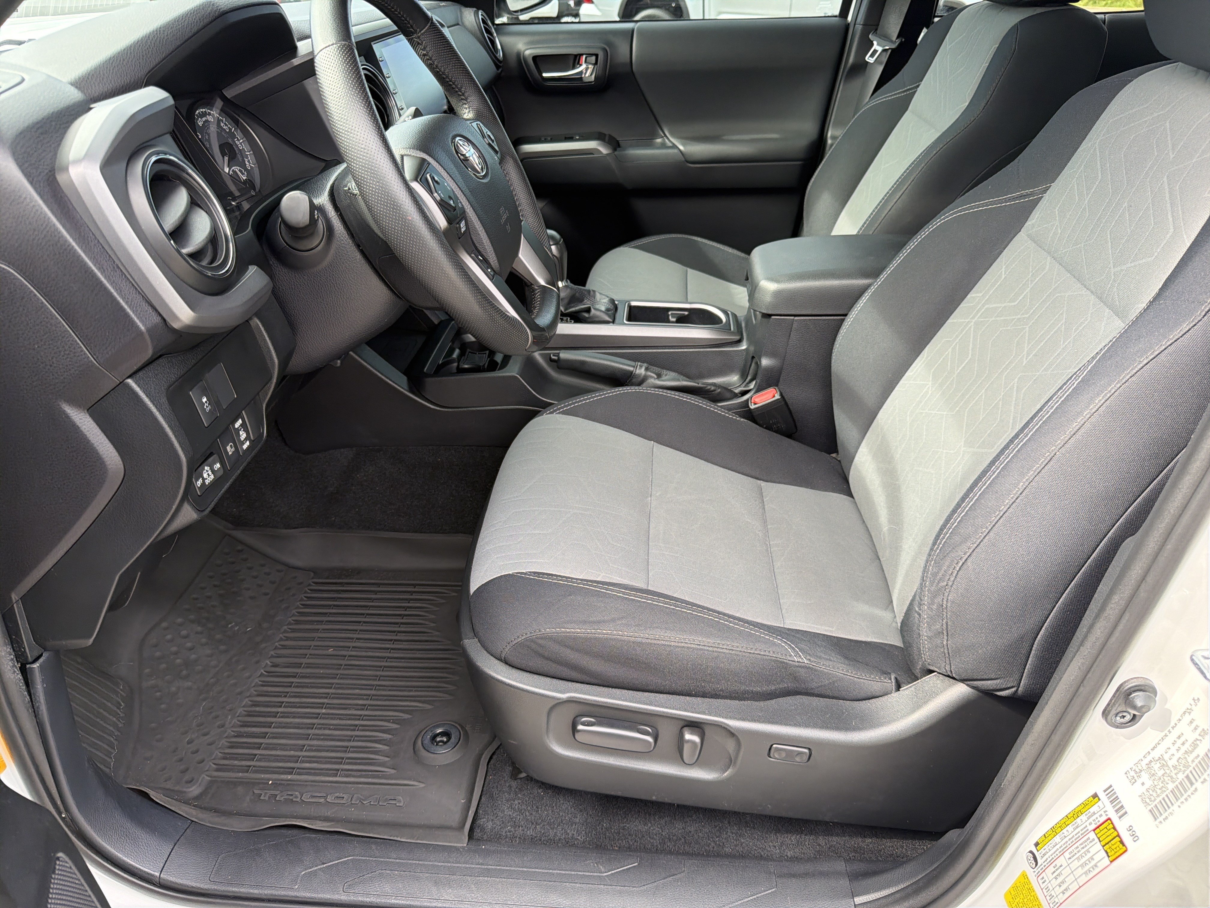 Certified 2021 Toyota Tacoma TRD Off-Road AWD/4WD image 19