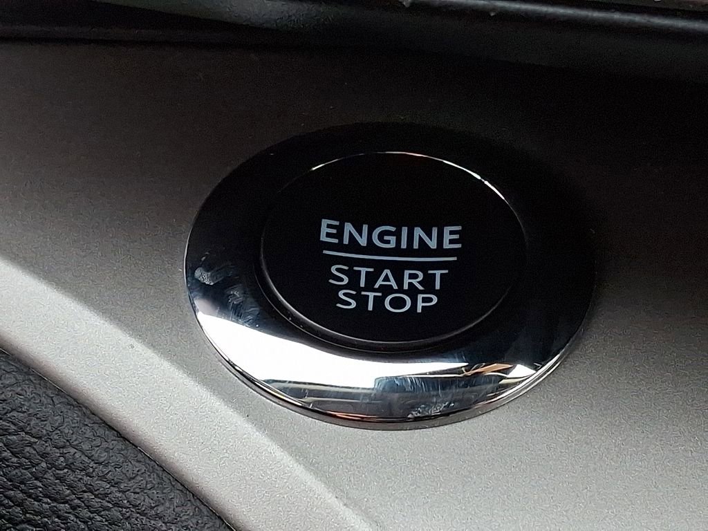 Used 2022 Ford Explorer XLT w/ Equipment Group 202A image 25