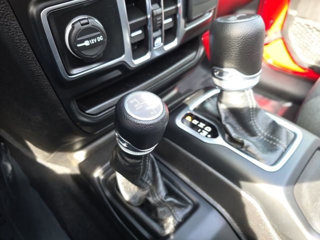 Used 2025 Jeep Wrangler Unlimited Sahara w/ Safety Group image 33