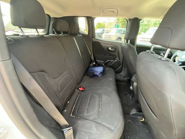 Used 2019 Jeep Renegade Latitude FWD image 40
