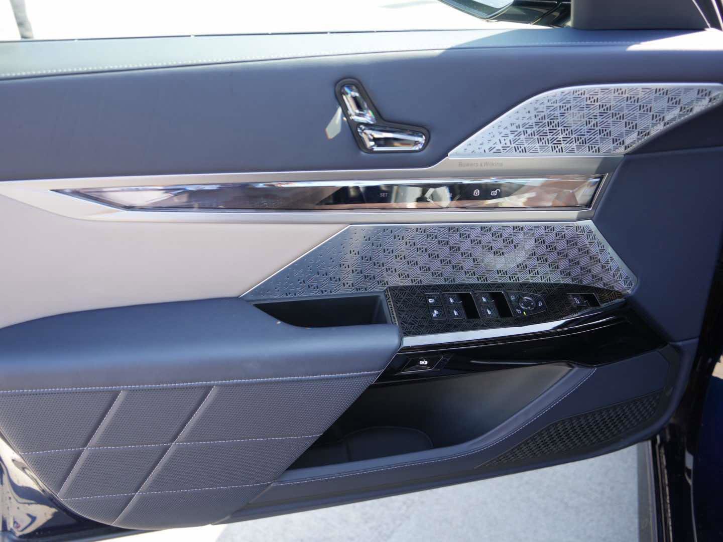 Used 2025 BMW i7 M70 image 13