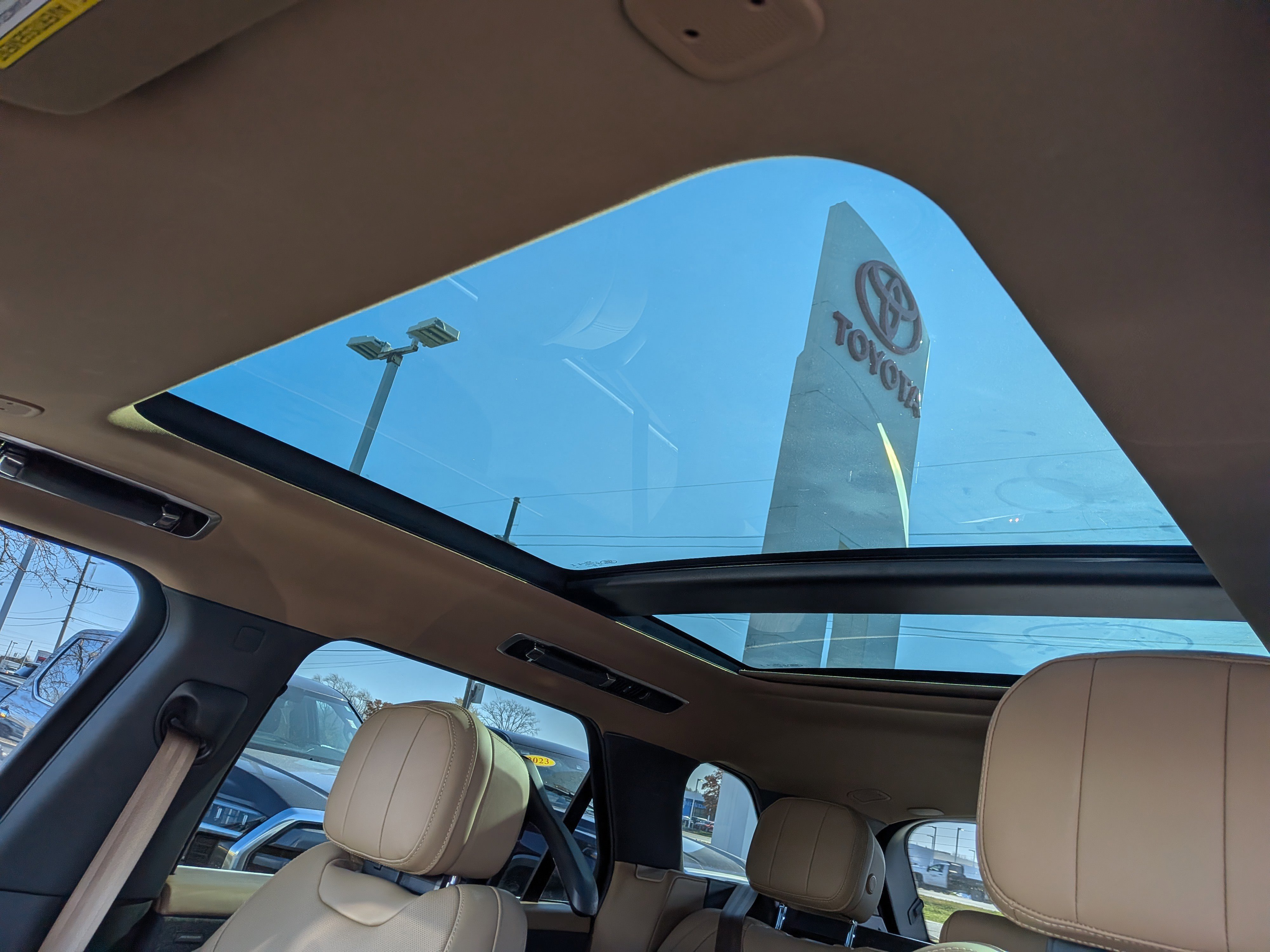 Used 2024 Land Rover Range Rover Sport SE image 34