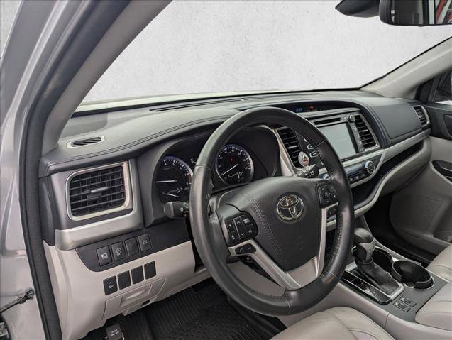 Used 2018 Toyota Highlander XLE FWD image 11