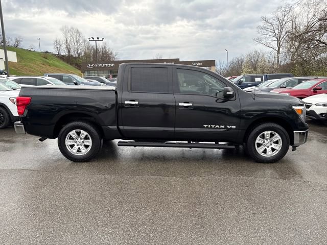 Used 2019 Nissan Titan SV image 6