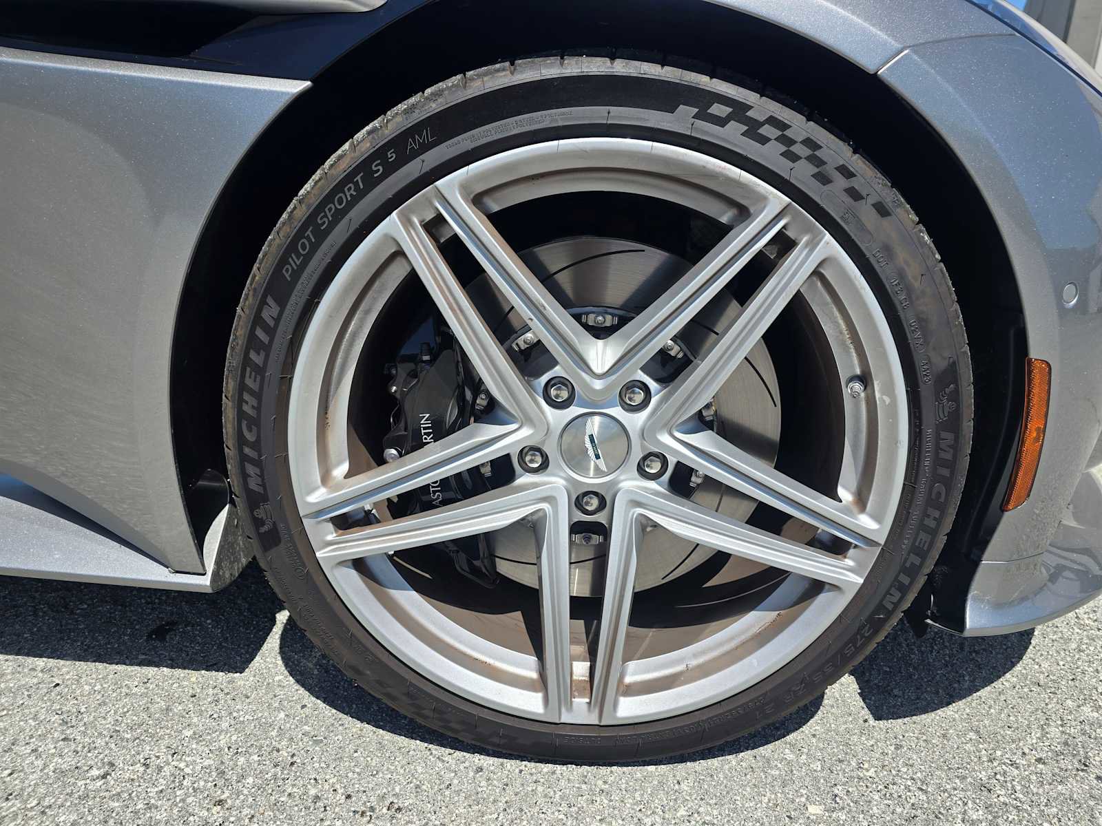 Used 2024 Aston Martin DB12 Coupe image 9