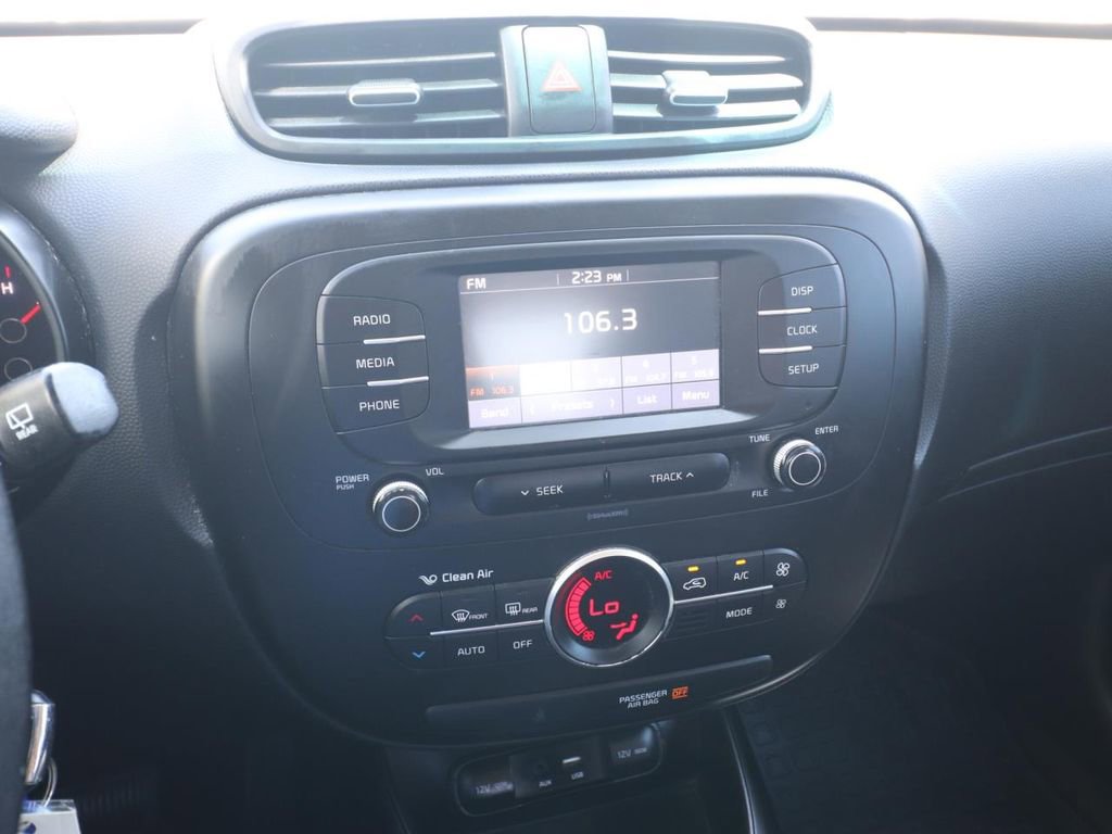 Used 2017 Kia Soul + image 20