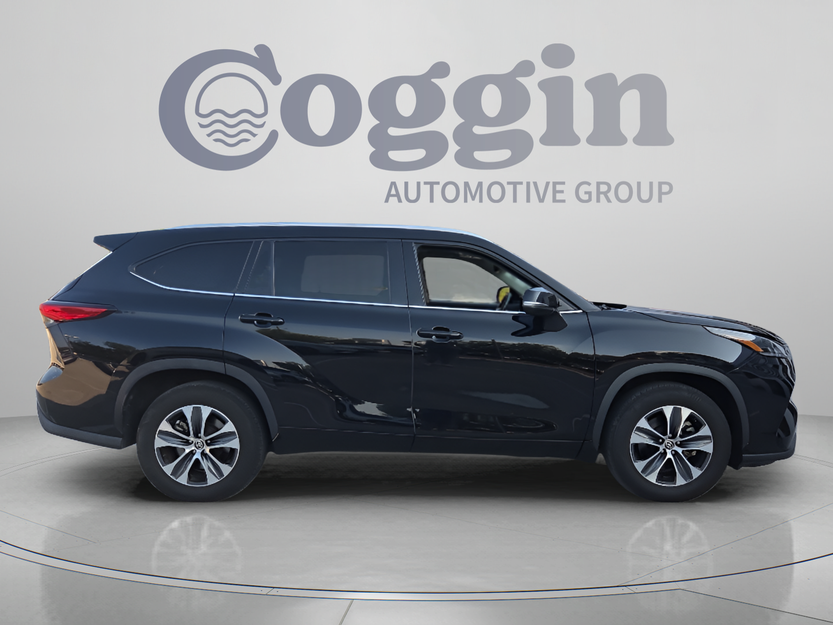 Used 2021 Toyota Highlander XLE FWD image 6