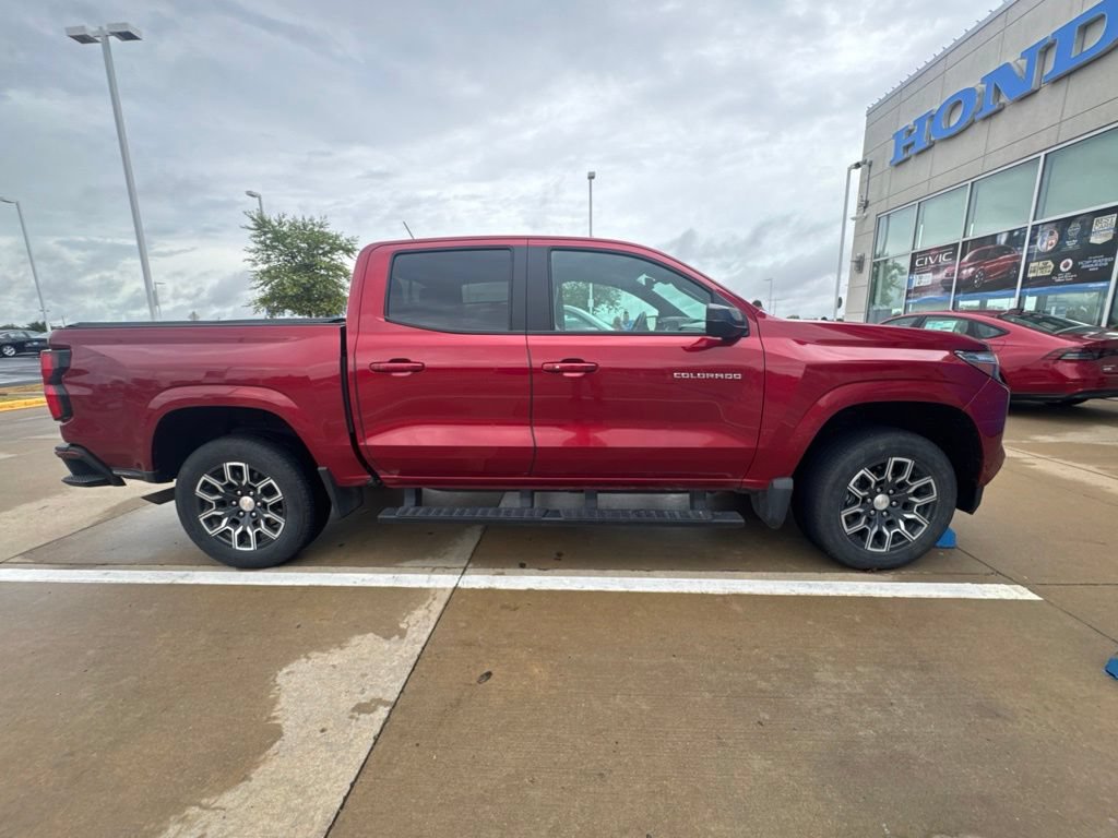 Used 2023 Chevrolet Colorado LT w/ LT Convenience Package III RWD image 3