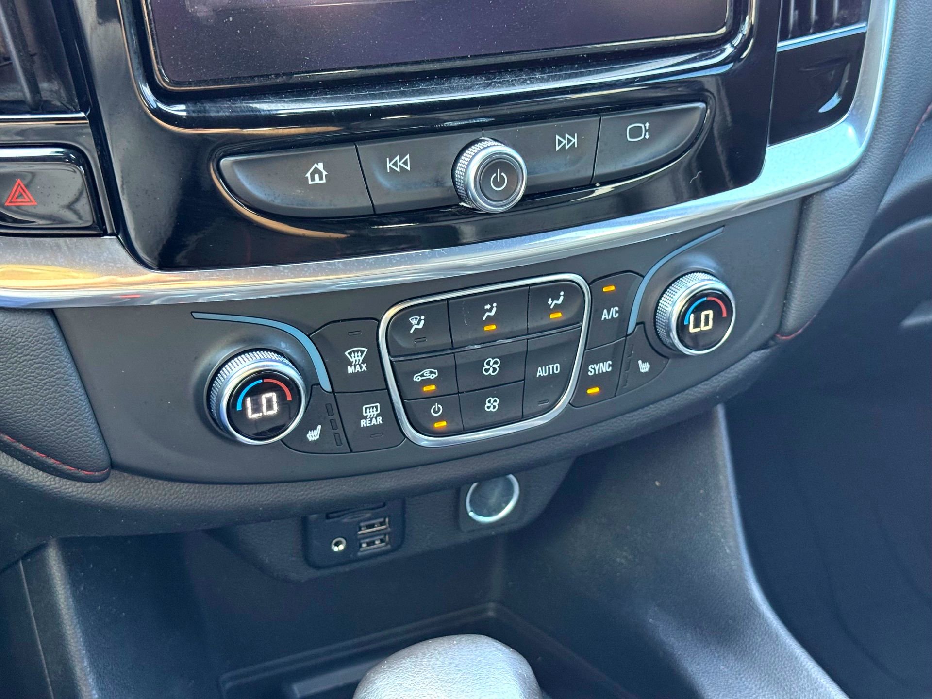 Used 2022 Chevrolet Traverse RS w/ LPO, Floor Liner Package FWD image 27