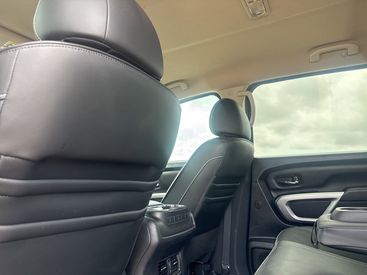 Used 2016 Nissan Titan PRO-4X AWD/4WD image 38