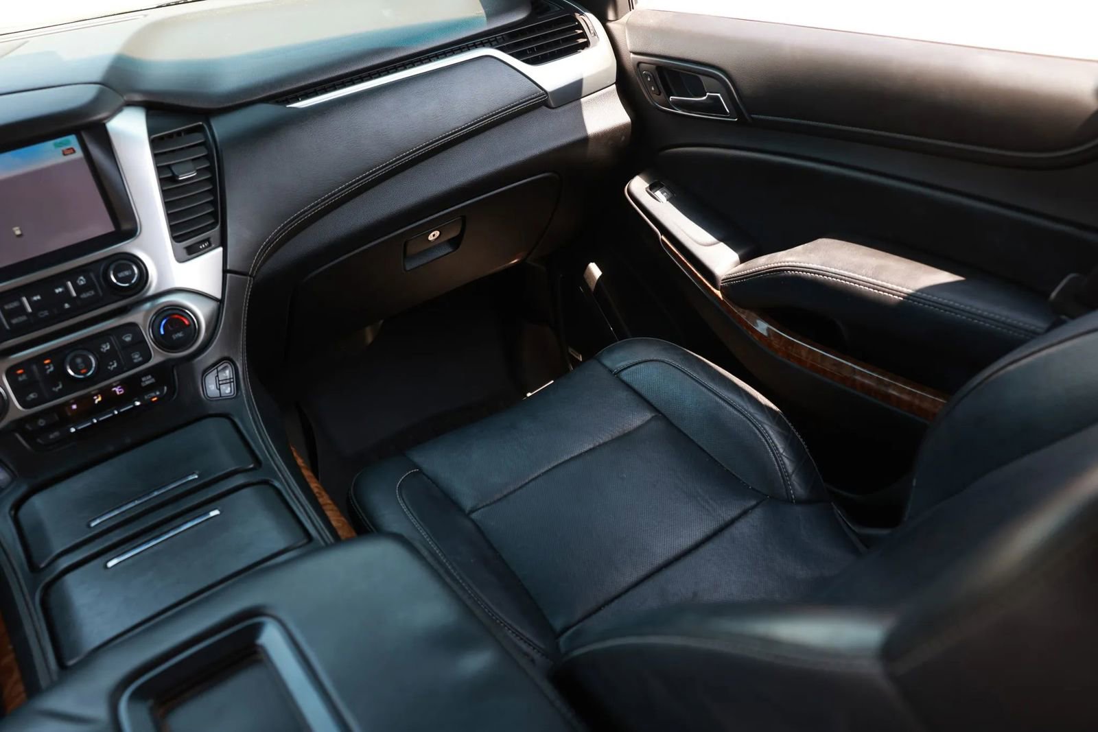 Used 2015 Chevrolet Suburban LTZ AWD/4WD image 24