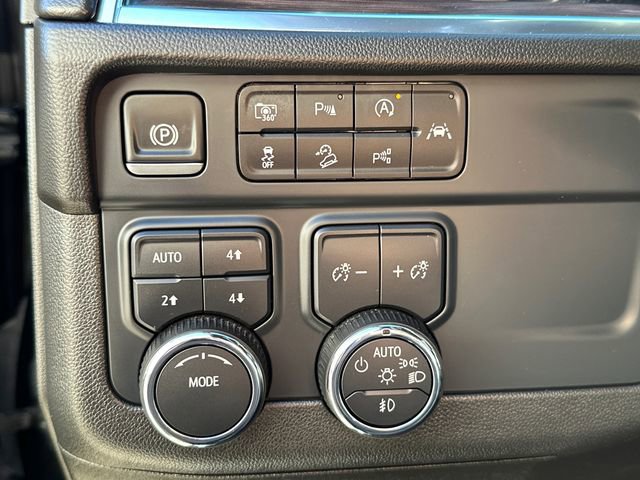 Used 2025 Chevrolet Suburban Z71 AWD/4WD image 26