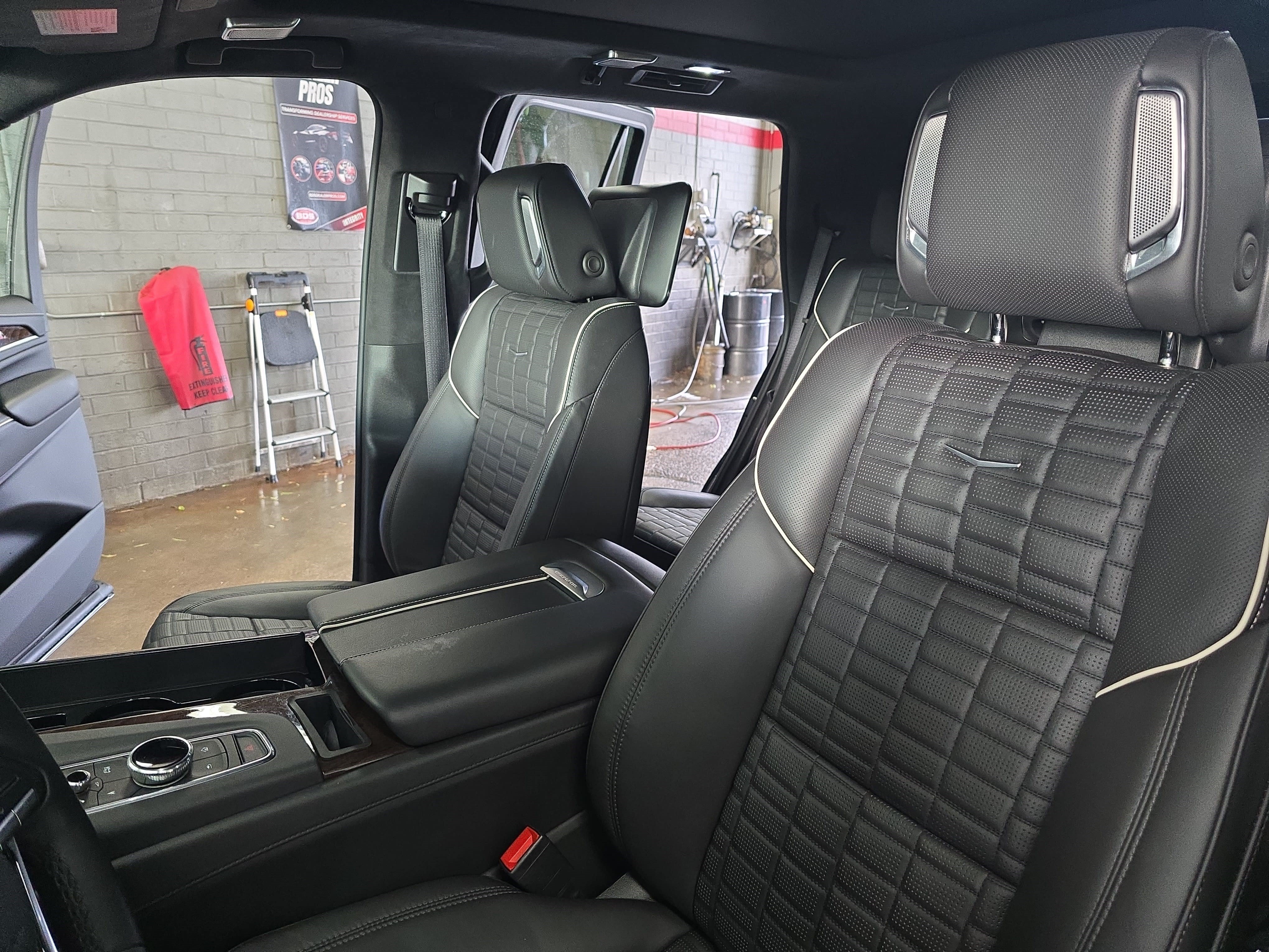 Certified 2022 Cadillac Escalade Premium Luxury Platinum AWD/4WD image 13
