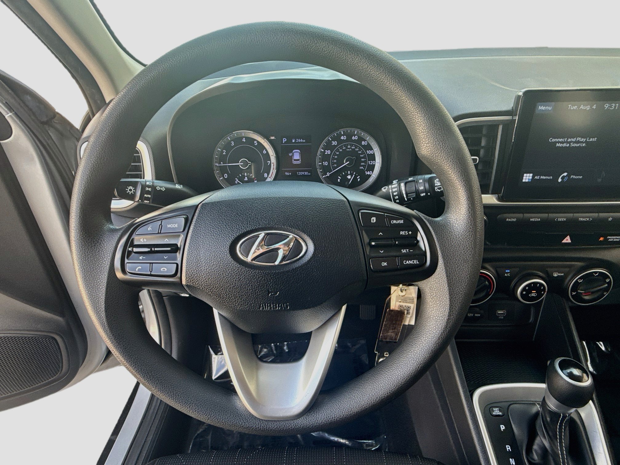 Used 2021 Hyundai Venue SE FWD image 8
