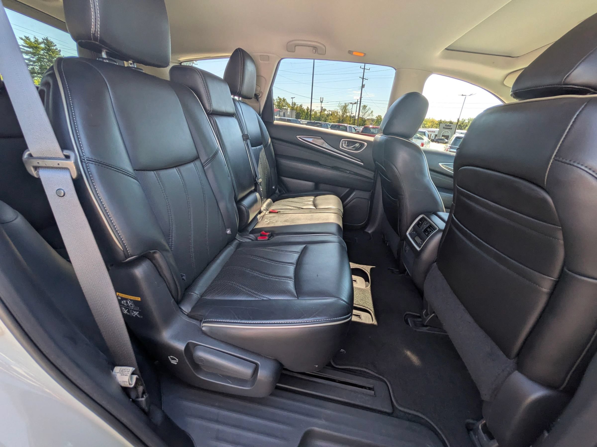 Used 2016 INFINITI QX60 Luxe w/ Premium Plus Package AWD/4WD image 37