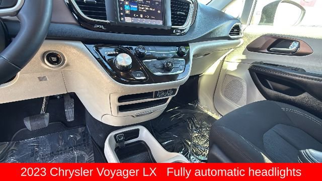 Used 2023 Chrysler Voyager LX FWD image 13