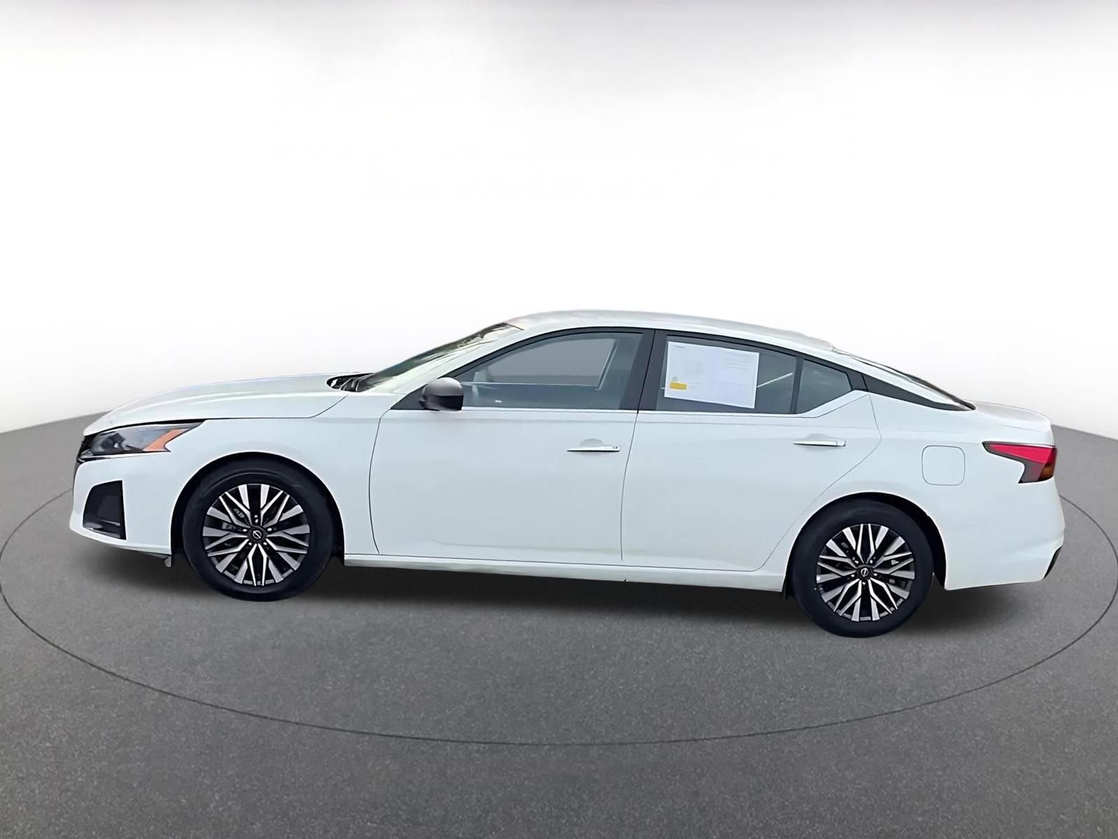 Used 2025 Nissan Altima 2.5 SV image 8