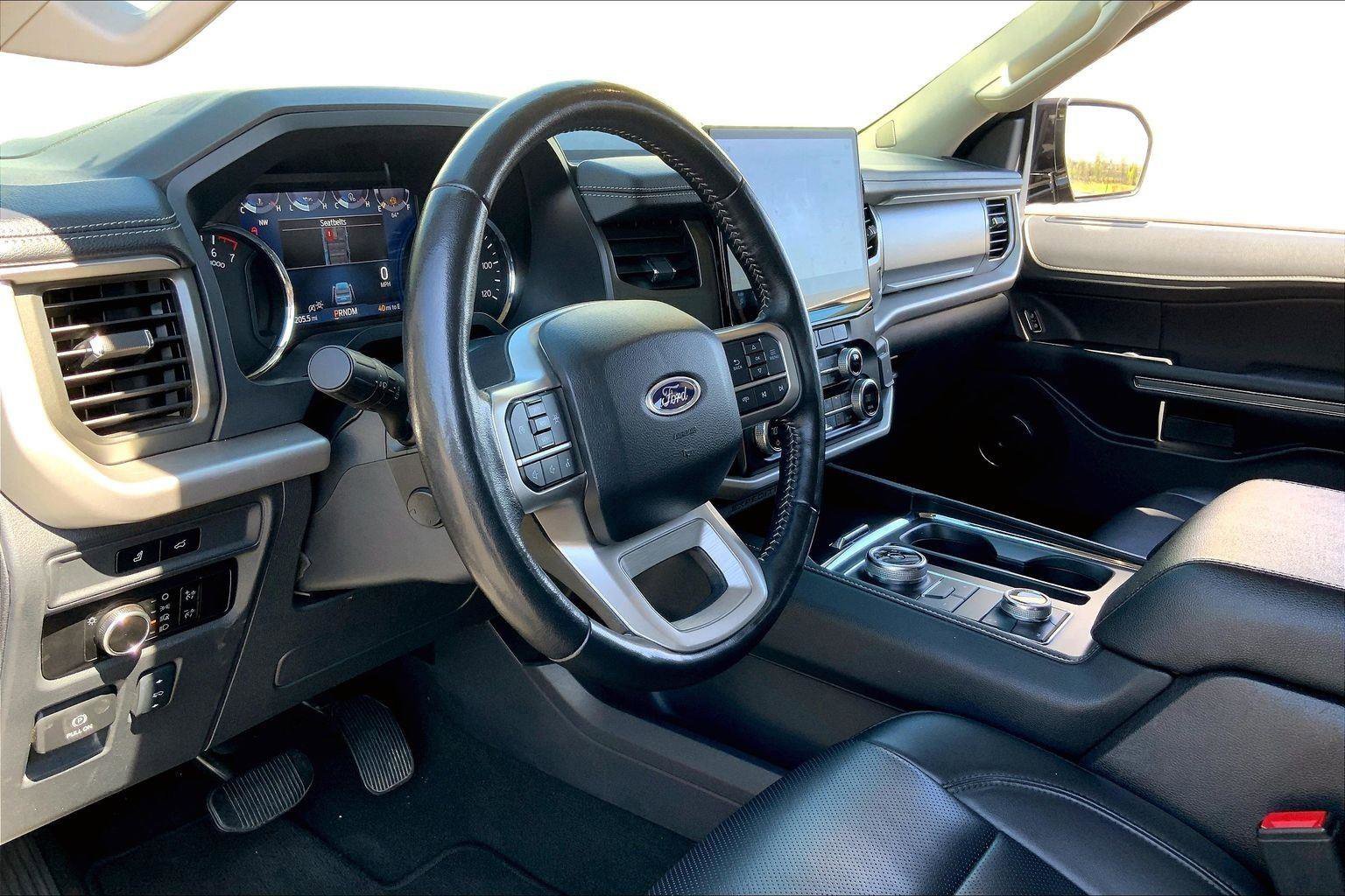 Used 2024 Ford Expedition XLT image 12