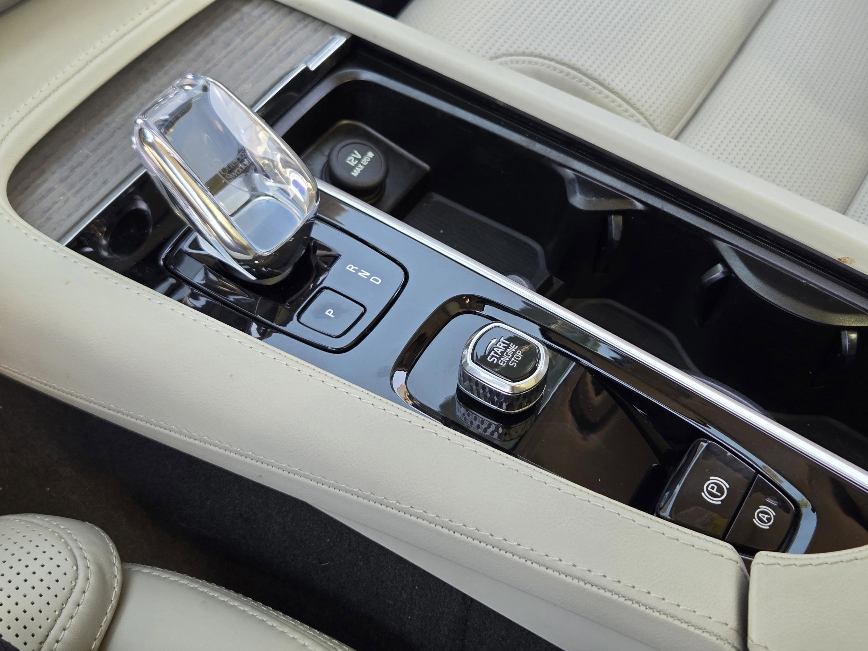 Used 2025 Volvo XC90 B5 Ultra w/ Protection Package Premier image 19