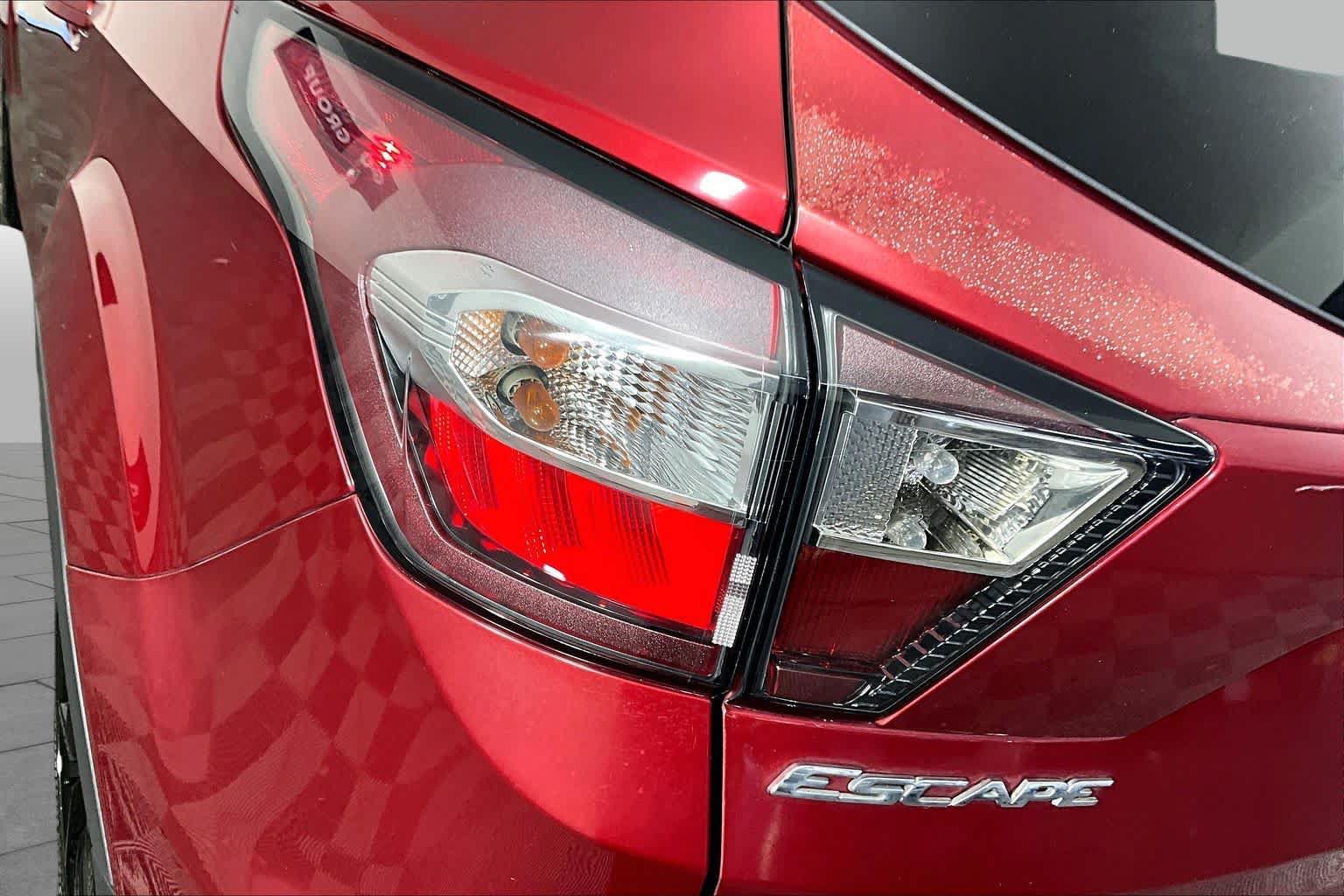Used 2017 Ford Escape SE w/ Equipment Group 201A FWD image 28