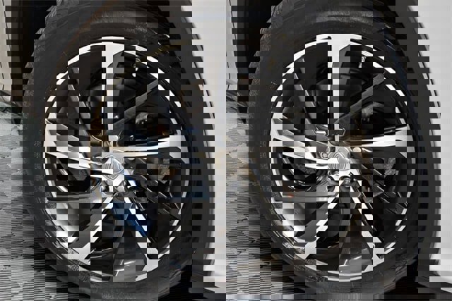 Used 2017 Lexus RX 450h AWD image 14