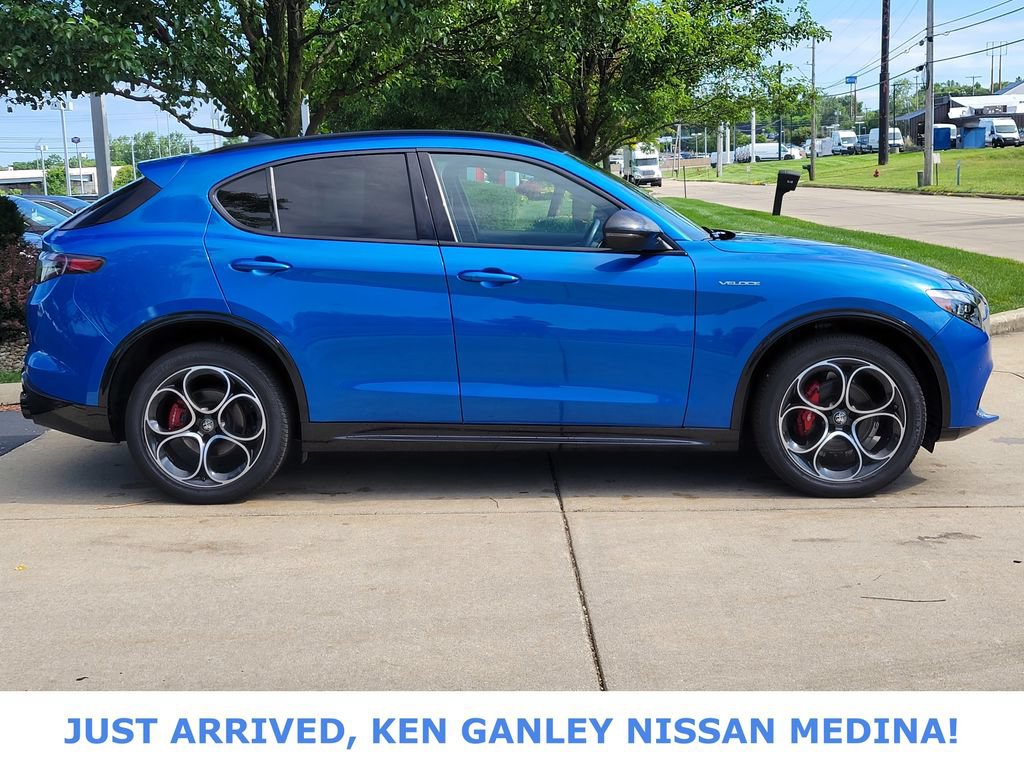 Used 2024 Alfa Romeo Stelvio Veloce AWD/4WD image 2