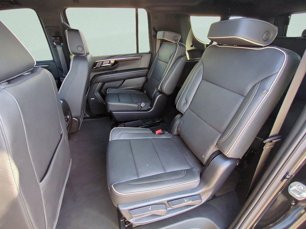 Used 2025 Chevrolet Suburban Premier image 13
