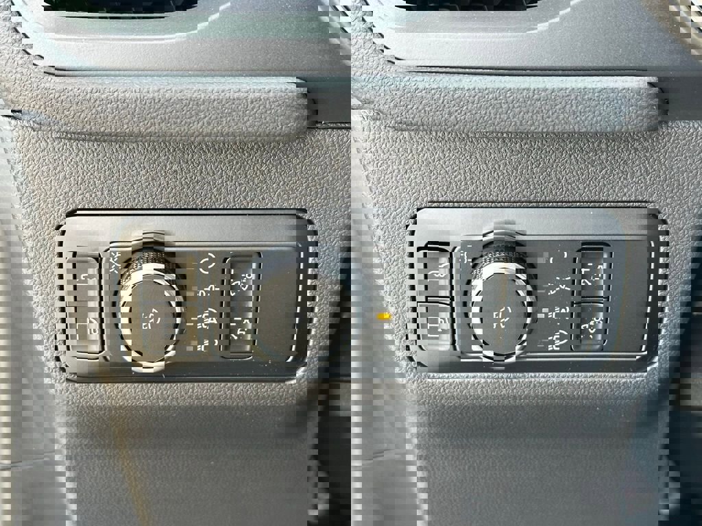 New 2024 Ford Escape SE w/ PHEV Premium Package image 25