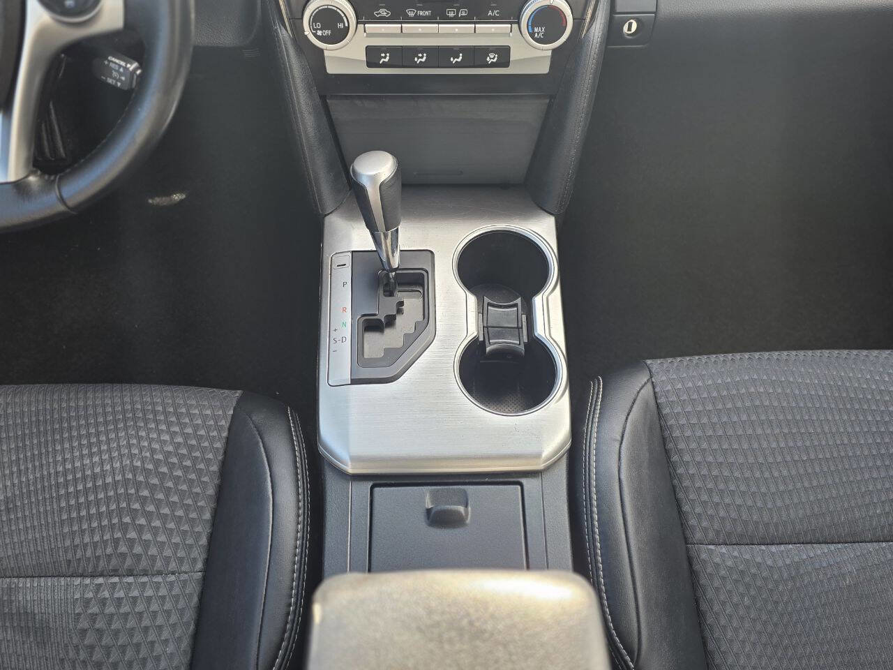 Used 2014 Toyota Camry SE image 14