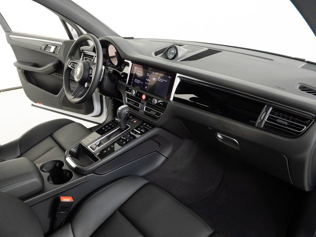 New 2026 Porsche Macan image 25