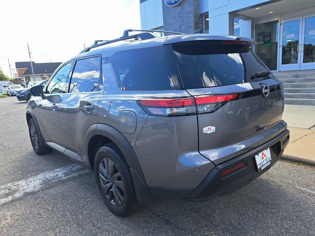 Used 2026 Nissan Pathfinder SV FWD image 4