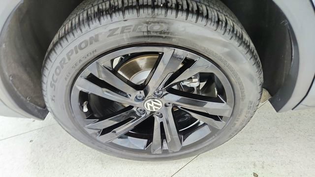 Used 2023 Volkswagen Tiguan SE R-Line image 58