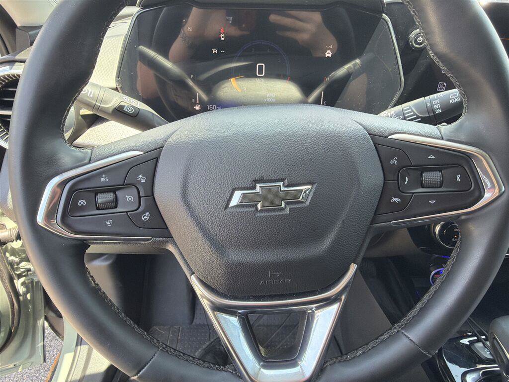 Used 2025 Chevrolet Trax ACTIV w/ Sunroof Package FWD image 11