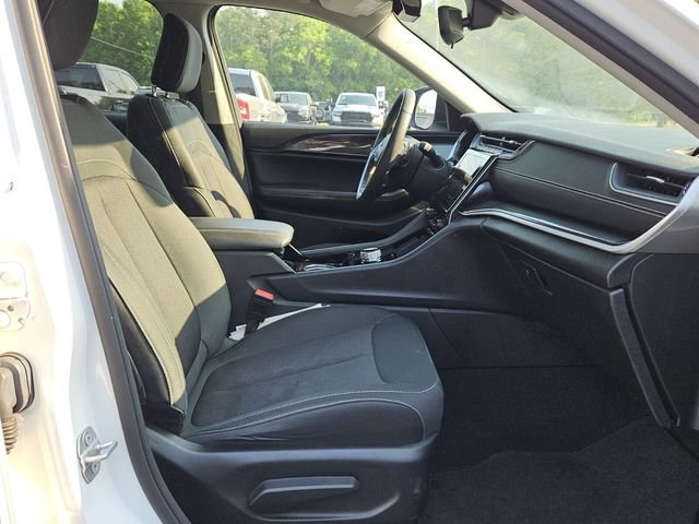 Used 2023 Jeep Grand Cherokee Laredo w/ Luxury Tech Group I RWD image 15